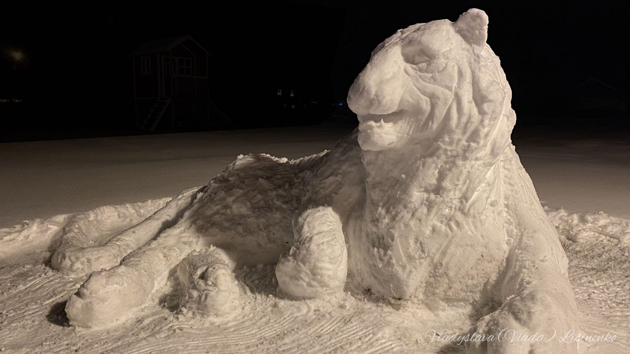 tiger mistress snow sculpture vladyslava lisinenko